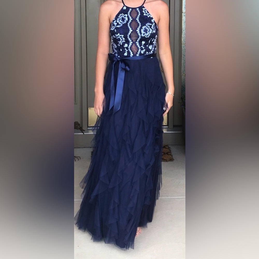 Prom Elegant Navy Blue Dress with Floral Embroidery & Tulle Layered Skirt